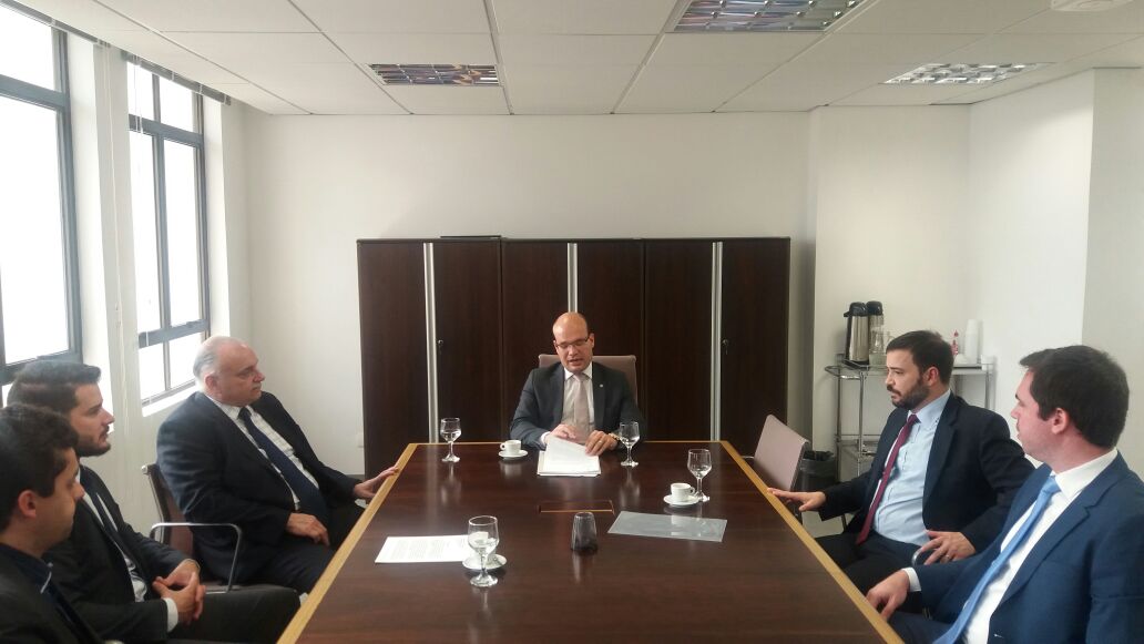 Encontro em que o professor doutor Jacinto Coutinho fez o convite para o defensor público-geral, Eduardo Abraão.