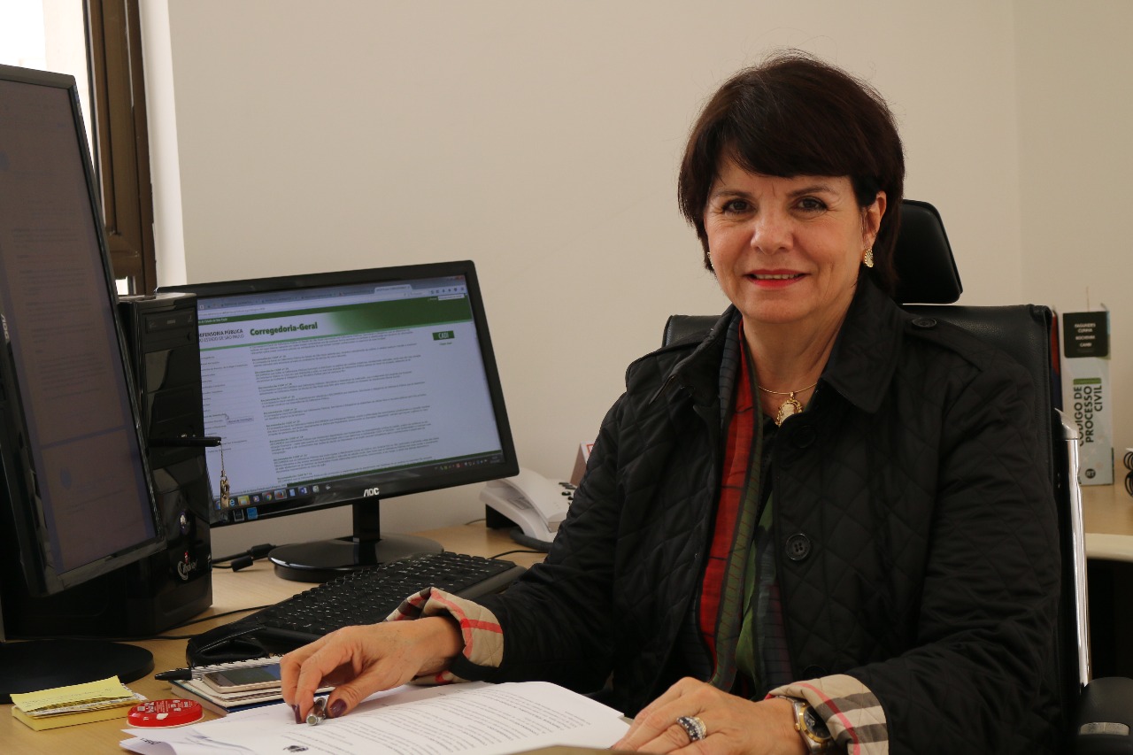 A nova corregedora-geral da Defensoria Pública do Estado do Paraná, a defensora pública Josiane Lupion