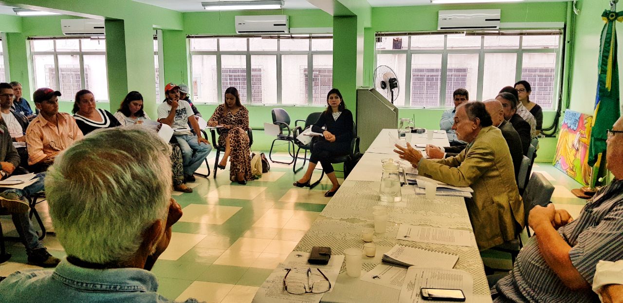 A coordenadora do NUFURB, Olenka Lins e Silva, esteve esta semana em reuniões com a Prefeitura, o Governo do Estado, o INCRA, Ministério Público e outras instituições, além dos representantes das comunidades envolvidas e os autores do processo da reintegração de posse em questão, afim de promover soluções viáveis e principalmente pacíficas, para assegurar os direitos da população em situação de vulnerabilidade.