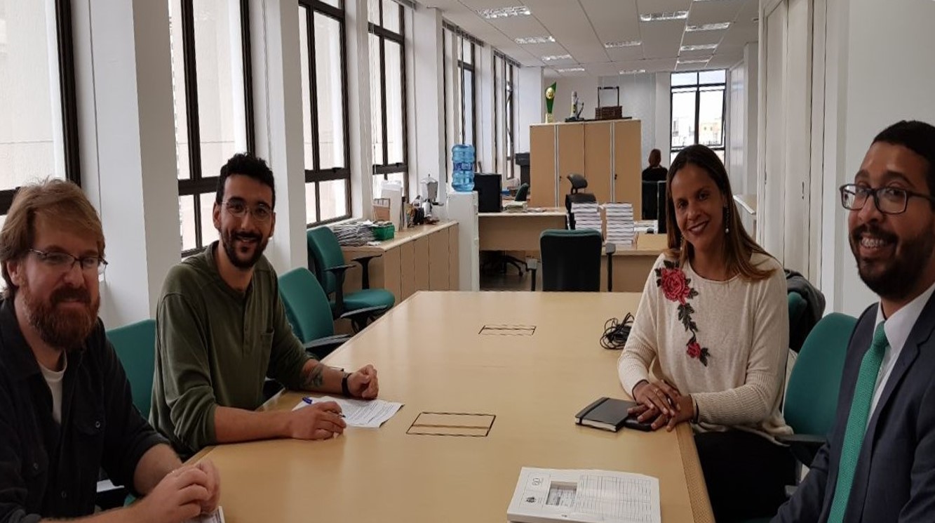 Participaram da reunião Olenka Lins e Silva, coordenadora do NUFURB, Wisley dos Santos, defensor auxiliar do NUCIDH, Robson Formica, representante do MAB, e Guilherme Uchimura, advogado popular.