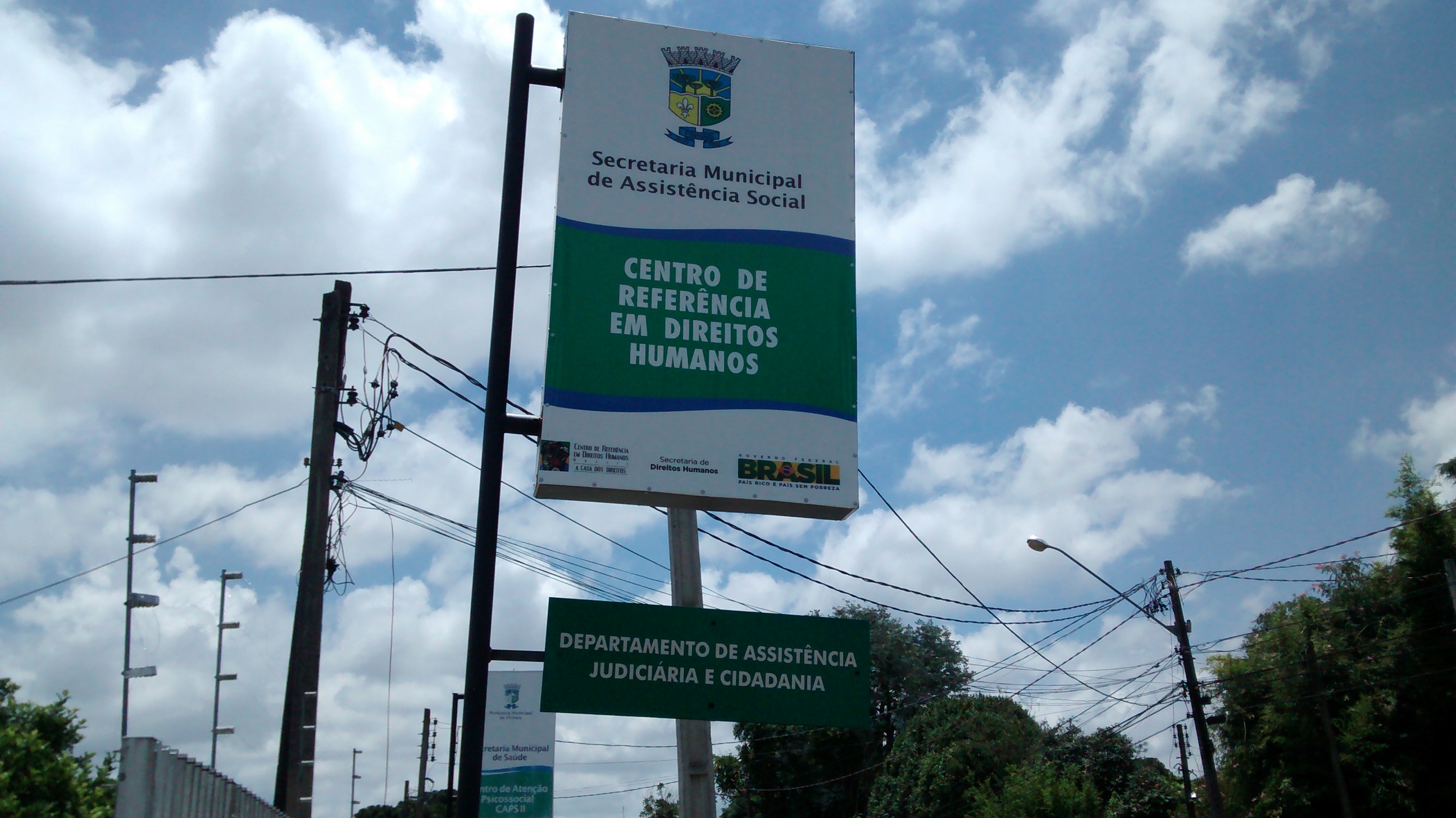 Em Pinhais, Defensoria Pública do Paraná atende em uma sala do Centro de Referência em Direitos Humanos da Prefeitura.