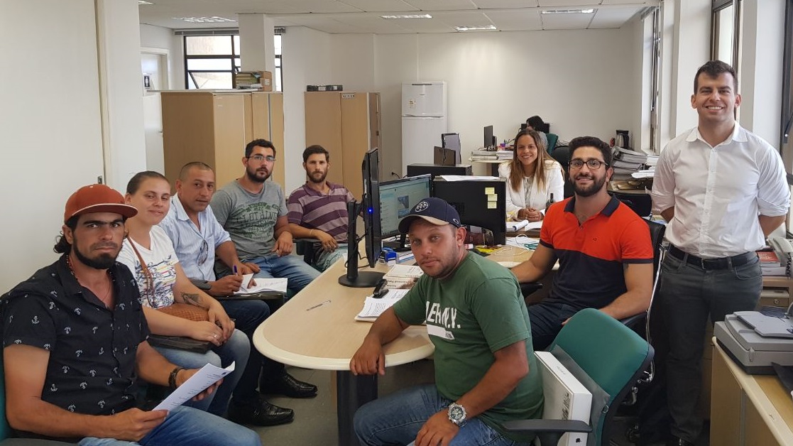 Representantes da ocupação Jardim Maravilha estiveram na DPPR para a criação da Associação de Moradores local.