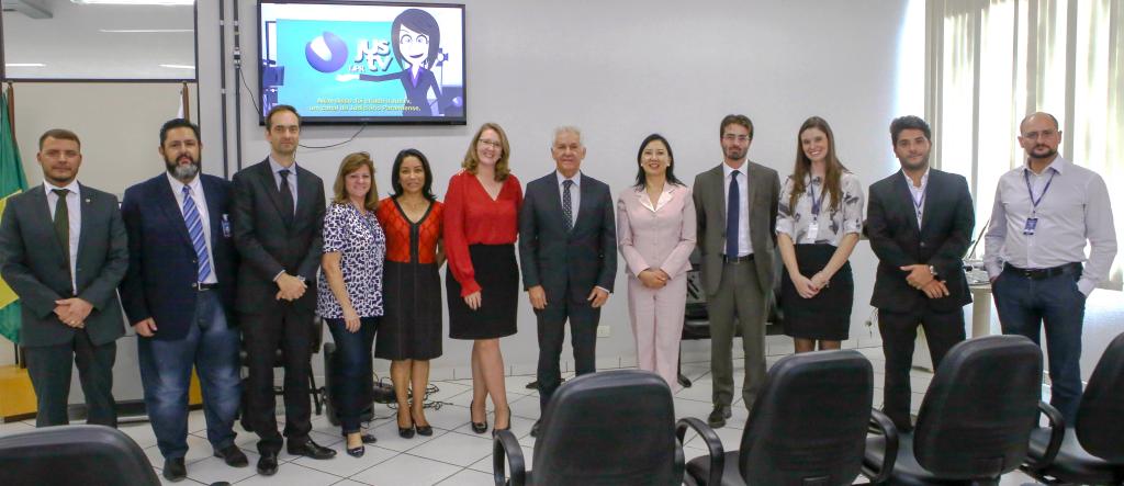 Defensoria Pública marca presença na inauguração da “Sala de Espera Inteligente”, do TJPR