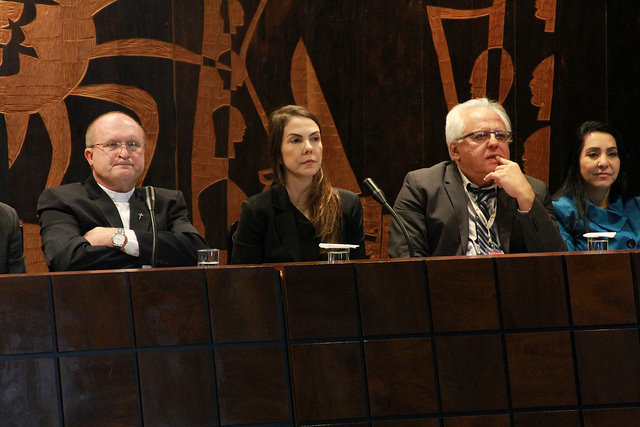 Defensora coordenadora do Pró-mulher da na audiência pública.