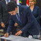 Foto mostra o Defensor Público-Geral André Giamberardino assinando o Termo de Cooperaão que retoma o projeto de atendimento a vítimas