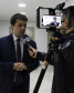 Imagem com foto do Defensor Público-Geral do Paraná, André Ribeiro Giamberardino, concedendo entrevista.