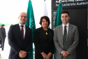 Imagem do defensor-geral André Giamberardino com a primeira defensora-geral do Paraná, Josiane Fruet Bettini Lupion, e o ex-defensor-geral Eduardo Pião Ortiz Abraão.