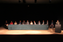 Imagem da mesa com as autoridades presentes no evento.