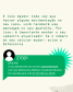 Imagem com um fundo branco emulando papel, na parte superior, tem um textinho comentando sobre a novidade da DPE-PR que é o acompanhamento de casos por SMS, na parte inferior da imagem, está um balão de mensagem representando como será a mensagem detalhando a situação do caso e o número do remetente.