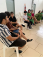 Imagem de uma foto em um ângulo aberto de usuários sentados esperando o atendimento.