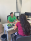 Imagem contendo assessor(a) atendendo usuário(a) no mutirão Defensoria com Elas.