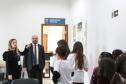 Imagem com foto da visita de crianças da rede municipal de Curitiba ao Fórum Descentralizado de Santa Felicidade.