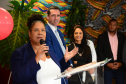 imagem com a primeira ouvidora da dpe-pr, uma mulher negra, Santa, com a fala durante o evento