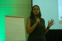 Defensora Mariana Mantovani palestrando sobre a Defensoria Pública no evento "Paraná + cidades"