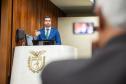 Defensor Público Geral discursa na tribuna da Assembleia Legislativa durante sessão solene. 