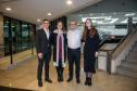 Equipe do RH da DPE-PR posa com seus companheiros. 