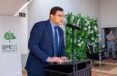 Defensor Público Rafael dos Santos Guimarães discursa sobre o projeto durante o casamento. 