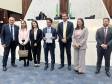 Imagem com a foto de representantes da Defensoria na Assembléia Legislativa do Paraná, junto do deputado Alezandre Curi, para entrega de projeto de Lei