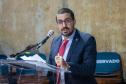 Autoridade discursa durante a cerimônia de posse. 