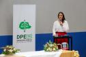 A defensora pública Mariana Montovani discursa para os presentes. 