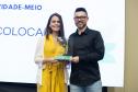 Premiados recebem os troféus 