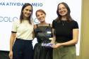 Premiados recebem os troféus 