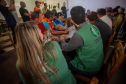 Equipe da Defensoria reunida e conversando sobre a atuação e atendimento às pessoas afetadas pelo tornado