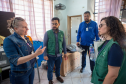 Foto da equipe da Defensoria em conversa sobre o atendimento às vítimas da catástrofe