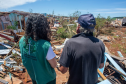 Símbolo do trabalho da instituição. No local, visita de morador aos escombros da sua casa, onde a Defensoria também esteve, acolhendo o morador. 