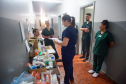 Equipe de Saúde no abrigo em Laranjeiras com os medicamentos solicitados pela Defensoria. 