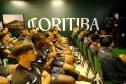 Atletas do Coritiba assistem palestra realizada pela equipe do NUDEM da DPE-PR.