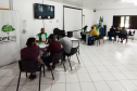 Imagem mostra sala de atendimento da Defensoria Pública em Mutirão em Cerro Azul. 