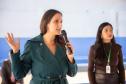 A defensora pública Mariana Mantovani discursa durante a cerimônia do Casando Direitos.