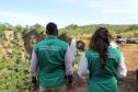 Equipe da Defensoria verifica o local de algumas das reivindicações dos indígenas. 