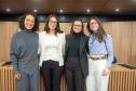 Equipe do TCE posa para foto após painel. 