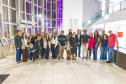 Público e autoridades posam para foto. 
