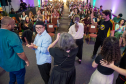 Apresentação de comédia com Barracão em Cena.