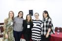 Na foto temos Janete Magnagnagno,  Taísa de Oliveira, Camylla Basso, Gabriele Rezende e FlávIa Palazzi de pé, juntas para uma foto. 