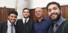 Legenda Acessível: Observa-se quatro pessoas, as quais participaram do projeto Jovem Defensor no Júri. 