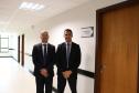Dr. Eduardo Abraão, ao lado do defensor público dr. Evandro Satiro, em frente a sala da DPPR no novo Fórum.