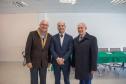 Da direita para a esquerda: o deputado estadual e primeiro secretário da ALEP, Luiz Cláudio Romanelli, o defensor público-geral do Estado, dr. Eduardo Abraão e o presidente da Assembleia Legislativa do Paraná, Ademar Traiano.