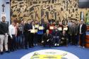 Presente nesta foto membros, servidores e estagiários além dos vereadores da Câmara Municipal de Ponta Grossa