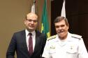 Na foto, o defensor público-geral, dr. Eduardo Abraão, e o ministro presidente do Superior Tribunal Militar, almirante de esquadra Marcus Vinícius Oliveira dos Santos