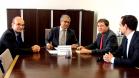 O deputado estadual Chico Brasileiro (segundo da direita para a esquerda) com o defensor público-geral, Sérgio Parigot de Souza, e com o subdefensor público-geral, Eduardo Abraão.