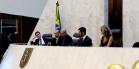 O líder do governo na Alep, Luiz Claudio Romanelli, abriu a solenidade. Ao lado dele, da esquerda para a direita: o diretor legislativo da Assembleia, Dylliardi Alessi, o subdefensor público-geral do Paraná, Eduardo Abraão, o diretor da EDEPAR, Diego Cantoario, e a coordenadora da Escola do Legislativo, Francis Karam.
