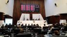 O deputado estadual Tadeu Veneri, ao centro da foto, juntou-se à mesa do Plenário da Câmara para prestigiar a cerimônia de encerramento do curso para os novos defensores públicos.