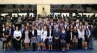 Os novos defensores públicos do Paraná encerraram seu curso de formação com evento na Assembleia Legislativa do Estado. Na foto, posaram ao lado do deputado estadual Tadeu Veneri, presidente da Comissão de Direitos Humanos e da Cidadania da Alep.