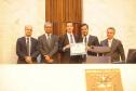 Eduardo Abraão, subdefensor público-geral; Sérgio Parigot de Souza, defensor público-geral; Dylliardi Alessi, diretor legislativo da Alep; Diego Cantoario, diretor da EDEPAR; e Tadeu Veneri, presidente da Comissão de Direitos Humanos e da Cidadania da Alep.