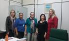A partir da esquerda: Janete Krack Magnagnagno, assistente social na DPPR em Cascavel, Jussara Frigotto Cebre, operadora do Cadastro Único em Quedas do Iguaçu, Lucitany Camera Stormoviski, secretária de Saúde do Município, Janaína Alves Teixeira, assistente social na DPPR em Cascavel; e Paula Revers, secretária de Assistência Social.