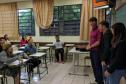 Os defensores públicos Lucas de Castro Campos, Tiago Bertão de Moraes e Samylla Julião visitam escola em Cascavel.